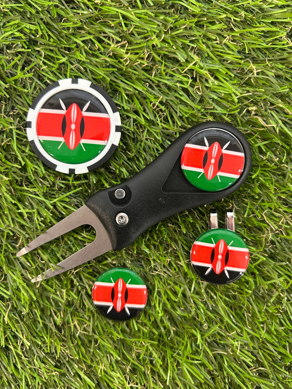 Flags of the World Traditional Pitchfork including 3 Flag markers and poker chip
