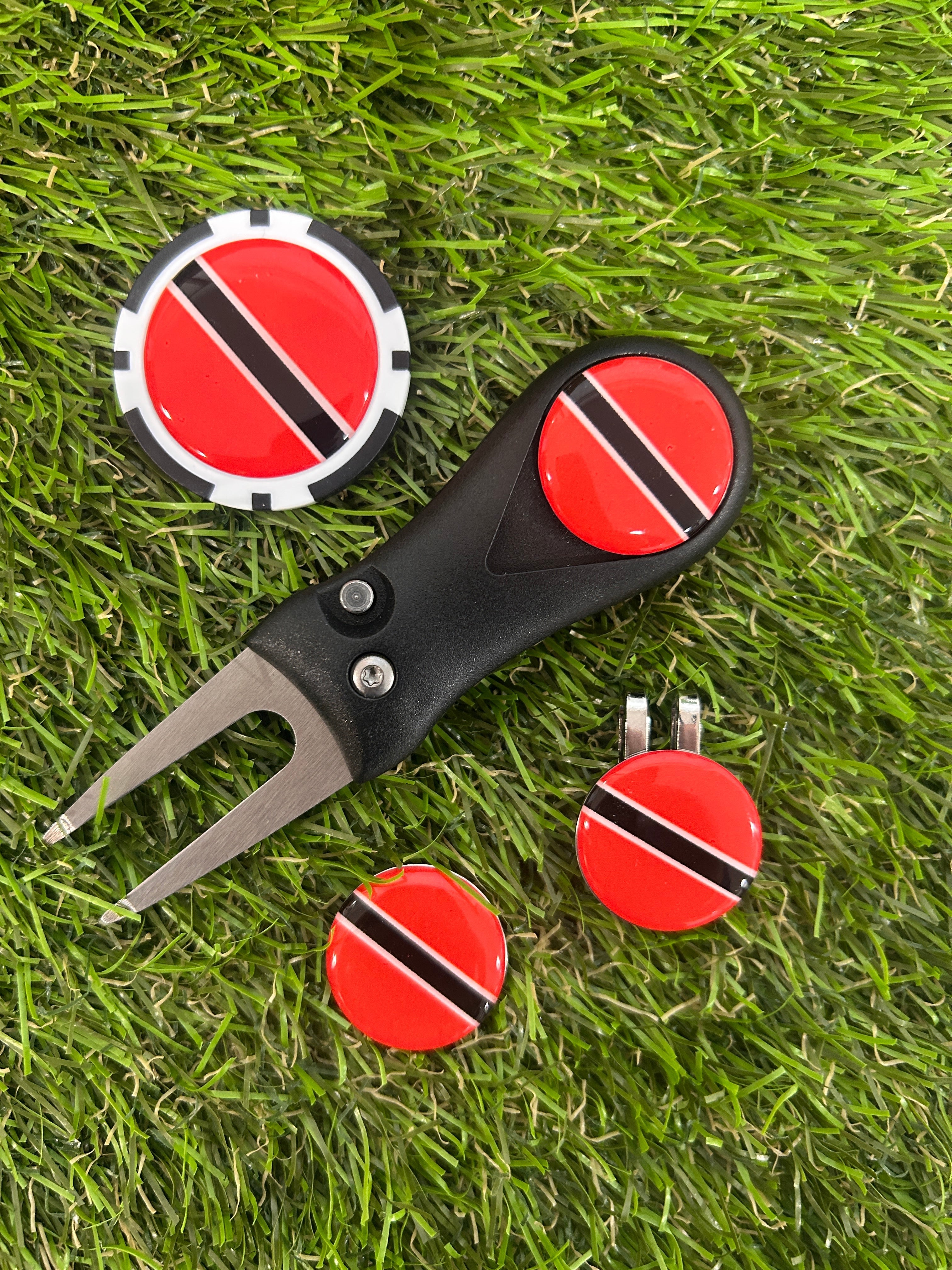 Flags of the World Traditional Pitchfork including 3 Flag markers and poker chip
